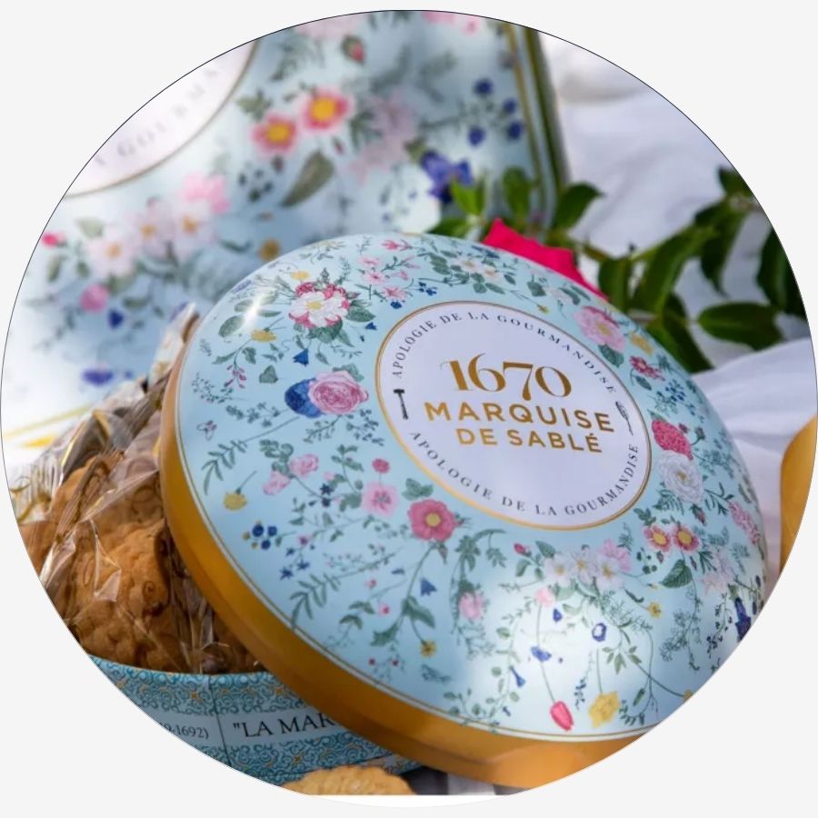 Biscuits caramel beurre salé La Sablésienne photographiés en scène chaleureuse.